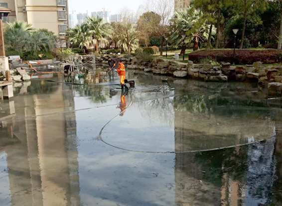 贡嘎景观池淤泥清理