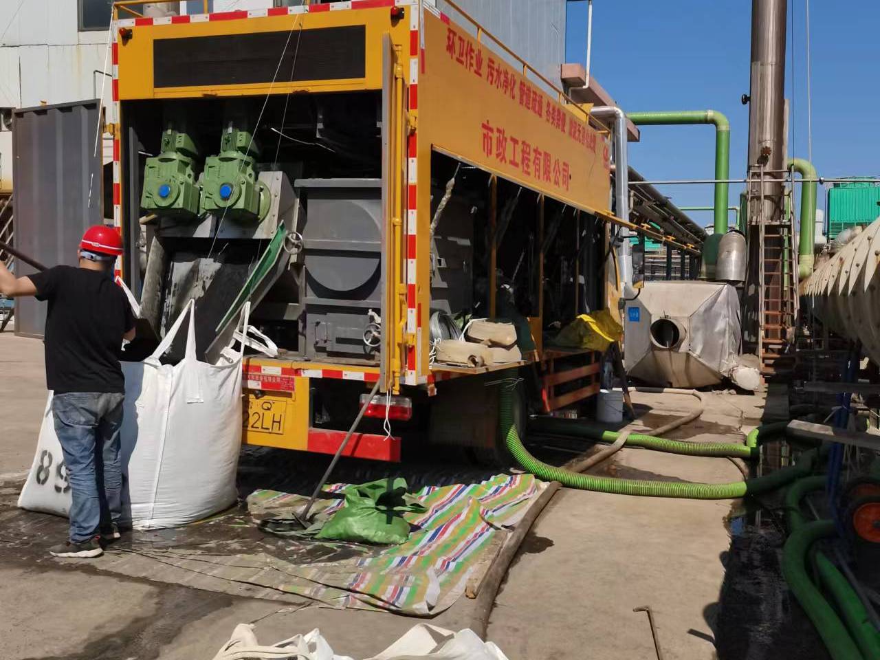 贡嘎淤泥压干处理